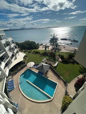 Outdoor pool - Coral Cove Apartments (Bowen)