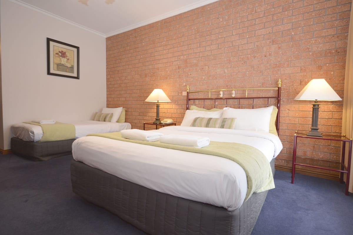 Executive Queen Twin Room