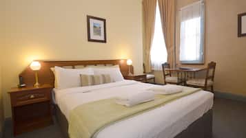 Iron/ironing board, free WiFi, bed sheets