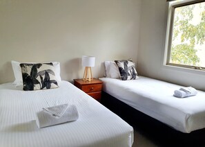 Deluxe Spa Lake View 1