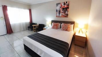 Executive kamer, niet-roken | 1 slaapkamer, luxe beddengoed, een bureau, verduisterende gordijnen