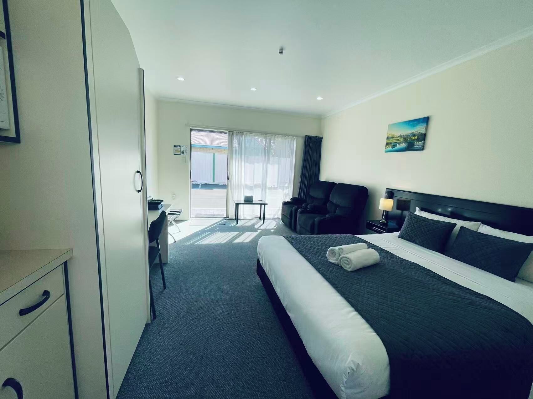 Queen Studio with Shower over Spa Bath | Bathroom | Combined shower/bathtub, hair dryer, towels