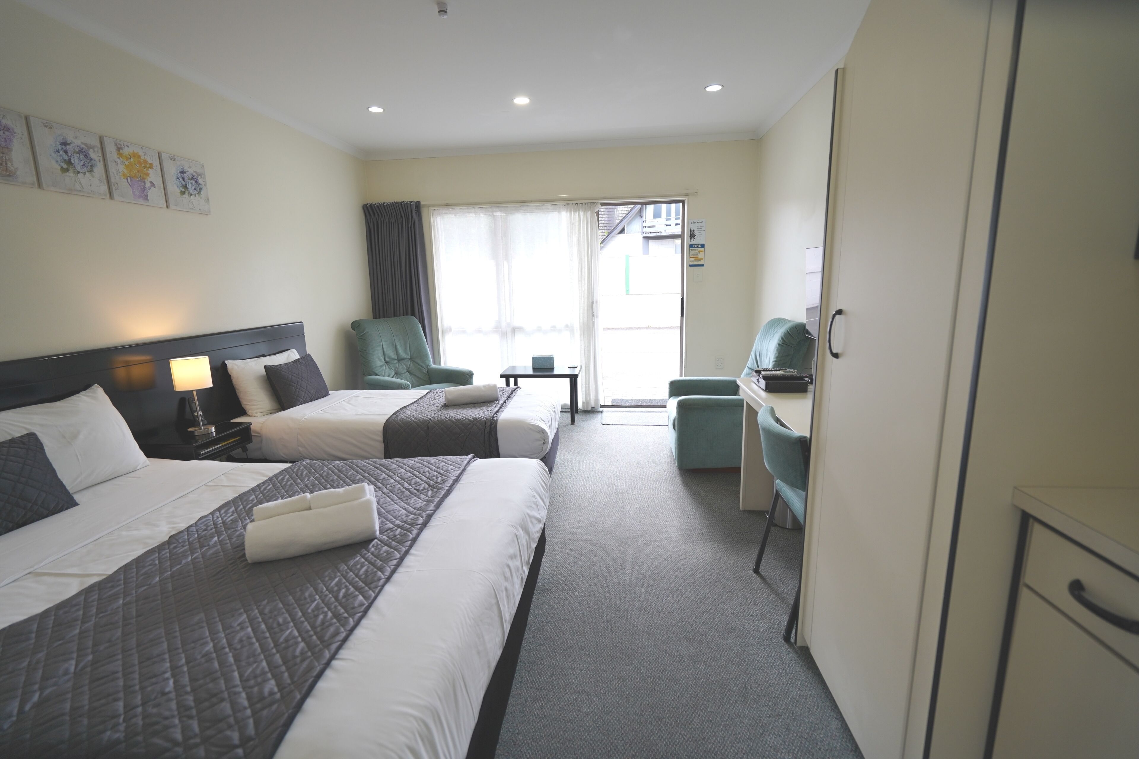 Access Room  | Desk, soundproofing, iron/ironing board, free WiFi