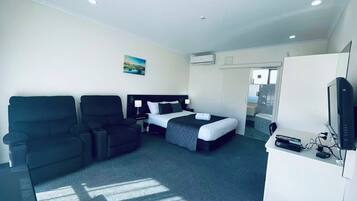 Queen Studio with Shower over Spa Bath