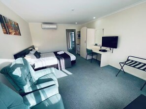 Queen Studio with Shower over Spa Bath