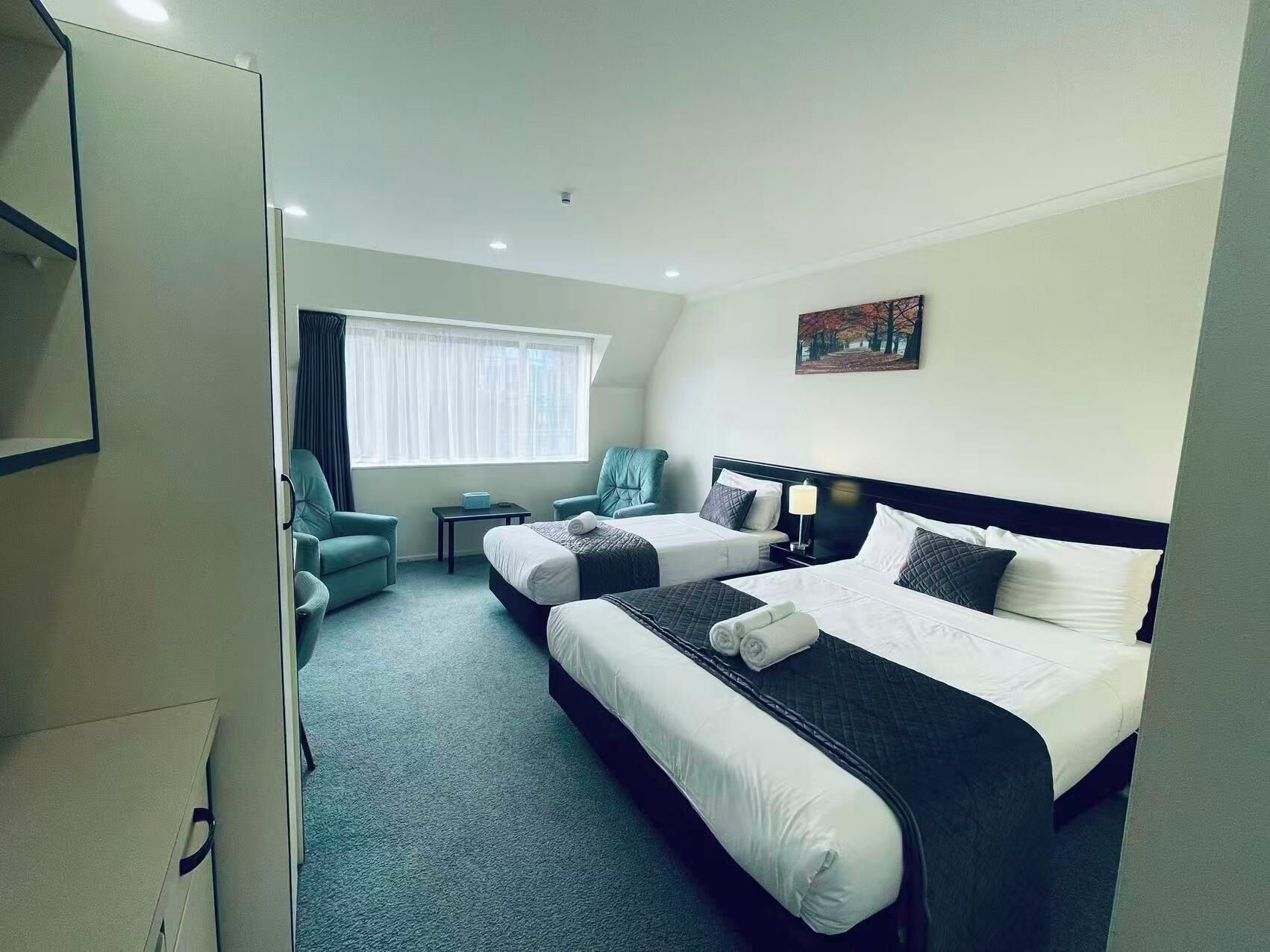 Standard Room, Non Smoking, Shower Over Spa Bath | Desk, soundproofing, iron/ironing board, free WiFi