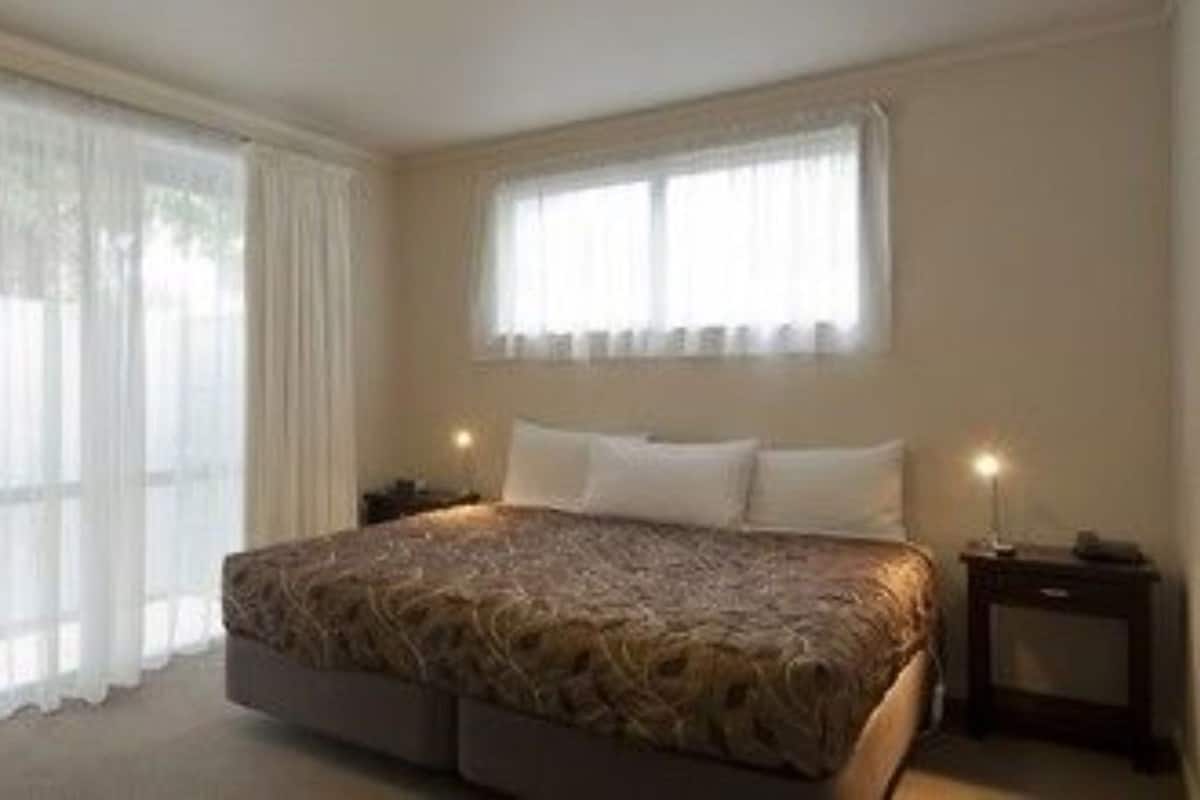 Premium bedding, blackout drapes, iron/ironing board, free WiFi