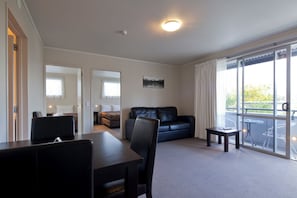 Standard Suite, 1 Bedroom, Non Smoking, Kitchenette (S/K & Single) | Premium bedding, blackout drapes, iron/ironing board, free WiFi