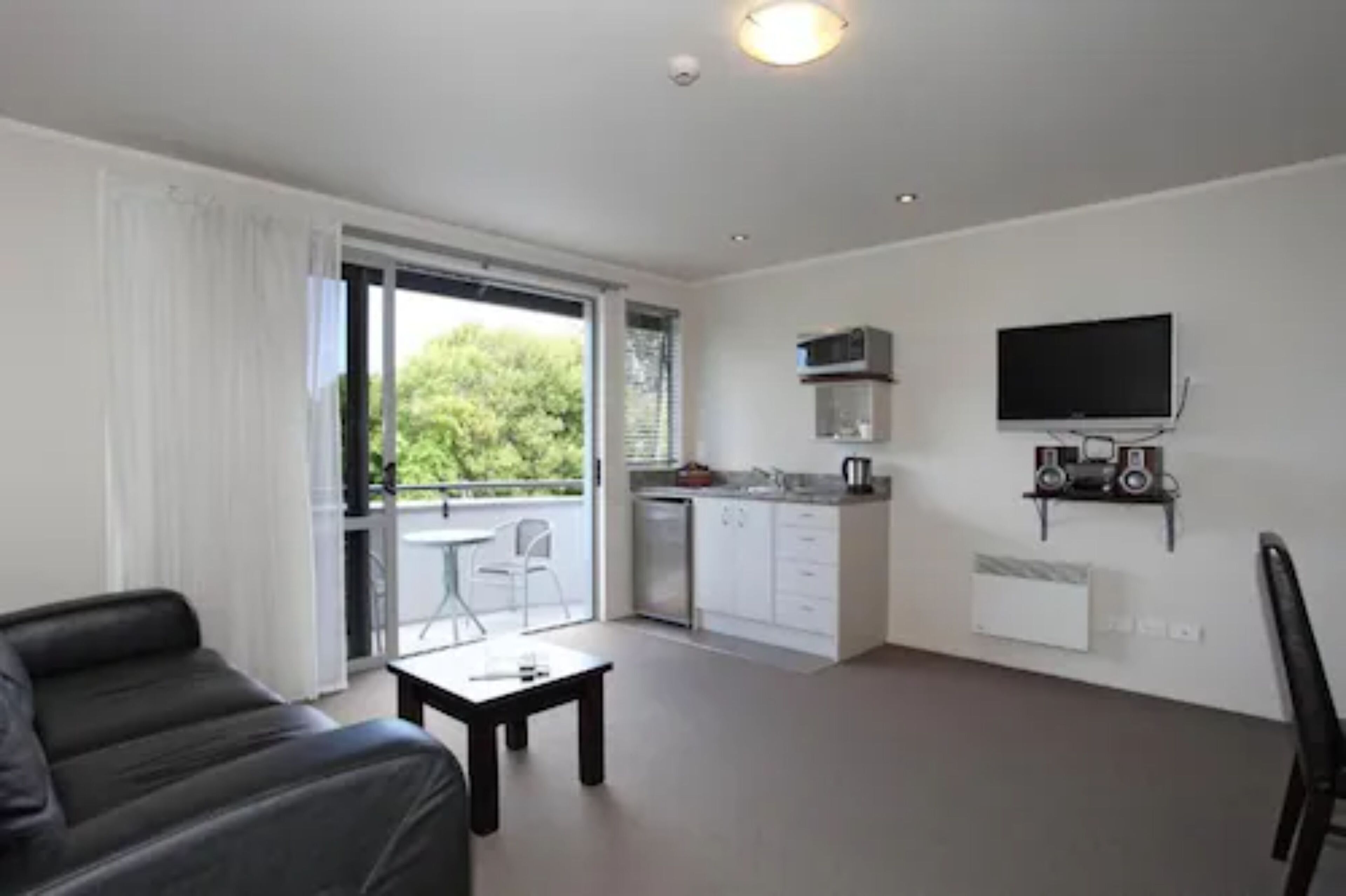 ทีวีจอแอลซีดี 35 นิ้ว พร้อมช่องดาวเทีย ม, ทีวี, เครื่องเล่นดีวีดี