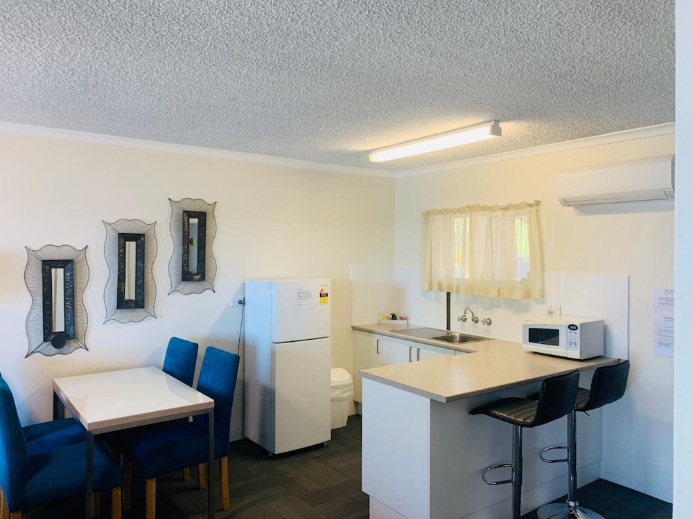 Zorba Waterfront Motel by null