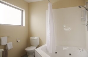 Studio Mewah, 1 Tempat Tidur King | Kamar mandi | Perlengkapan mandi gratis, pengering rambut,  dan handuk
