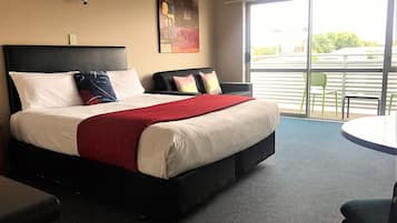 Luxury Studio | Premium bedding, iron/ironing board, free WiFi, bed sheets