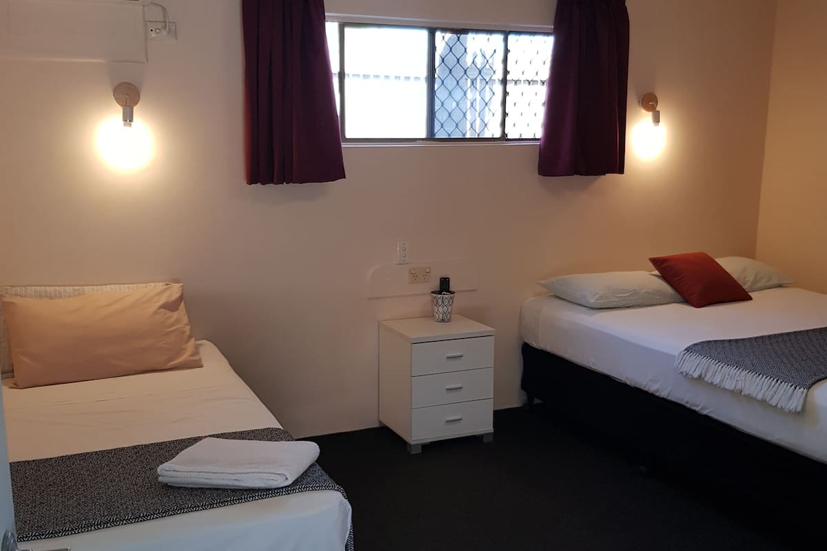 Standard Twin Room | Desk, soundproofing, iron/ironing board, free WiFi