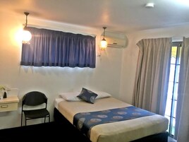 Standard Double Room, 1 Bedroom | Desk, soundproofing, iron/ironing board, free WiFi