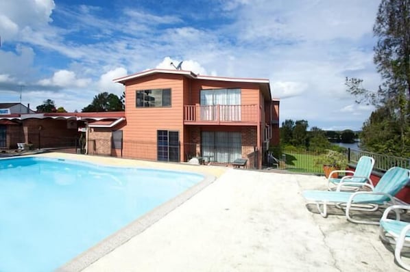 Outdoor pool, pool loungers