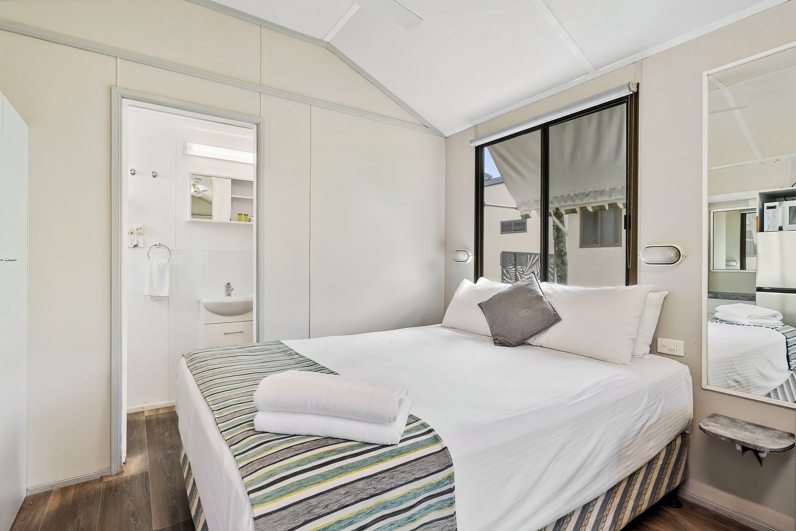 Vila, dapur (Villa Nightly) | Setrika/meja setrika, Wi-Fi gratis, dan seprai linen