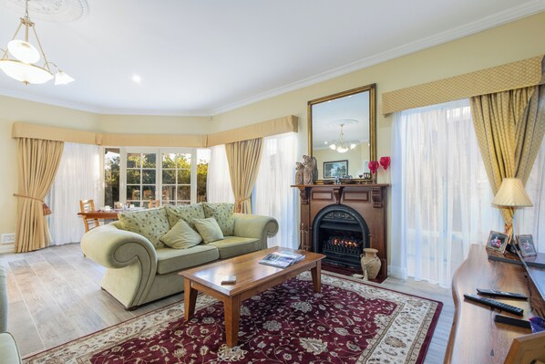 TV connectée de 40 pouces avec chaînes numériques, télévision, Netflix