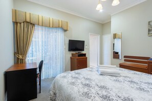 Deluxe Queen Suite Private Courtyard Suite 2 