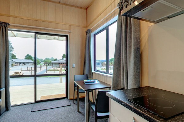 Self Contained Unit | In-room safe, free cribs/infant beds, free WiFi, bed sheets