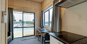 Self Contained Unit | In-room safe, free cribs/infant beds, free WiFi, bed sheets