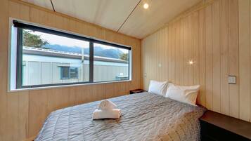 Self Contained Unit - Private Bathroom / Kitchen