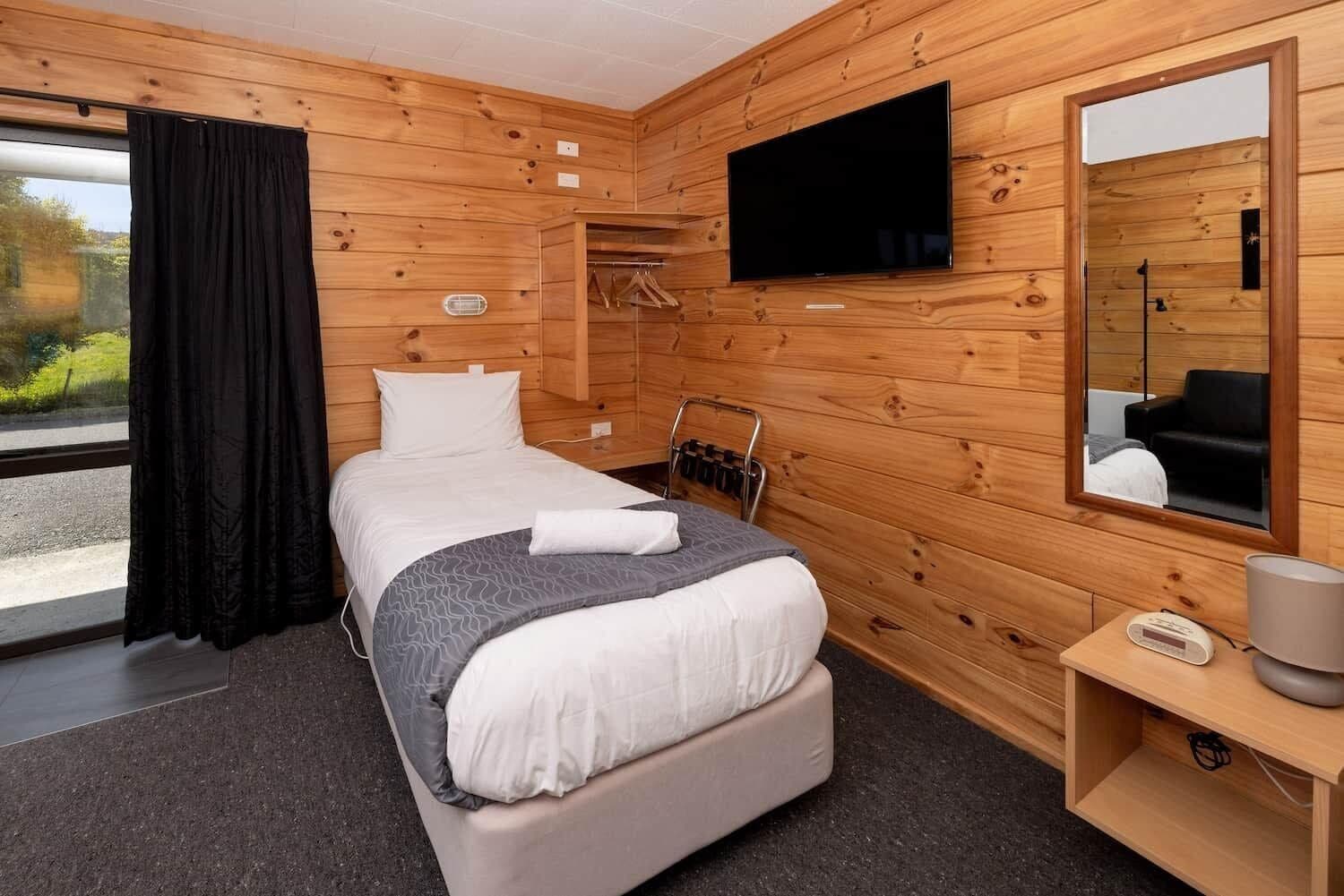 Studio Motel | In-room safe, free cribs/infant beds, free WiFi, bed sheets