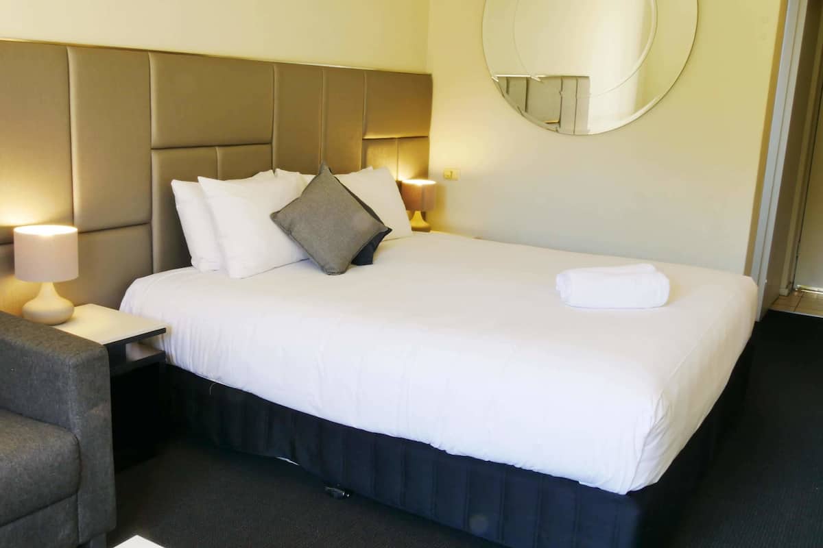 King Room - 12, 13, 16, 17, 21, 24, 25, 26 | Egyptian cotton sheets, premium bedding, pillowtop beds, desk
