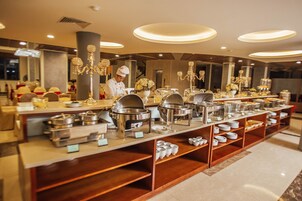 Café da manhã com buffet grátis todos os dias