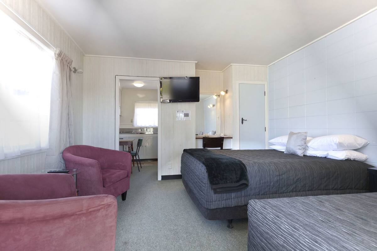 Minibar, in-room safe, individually furnished, desk