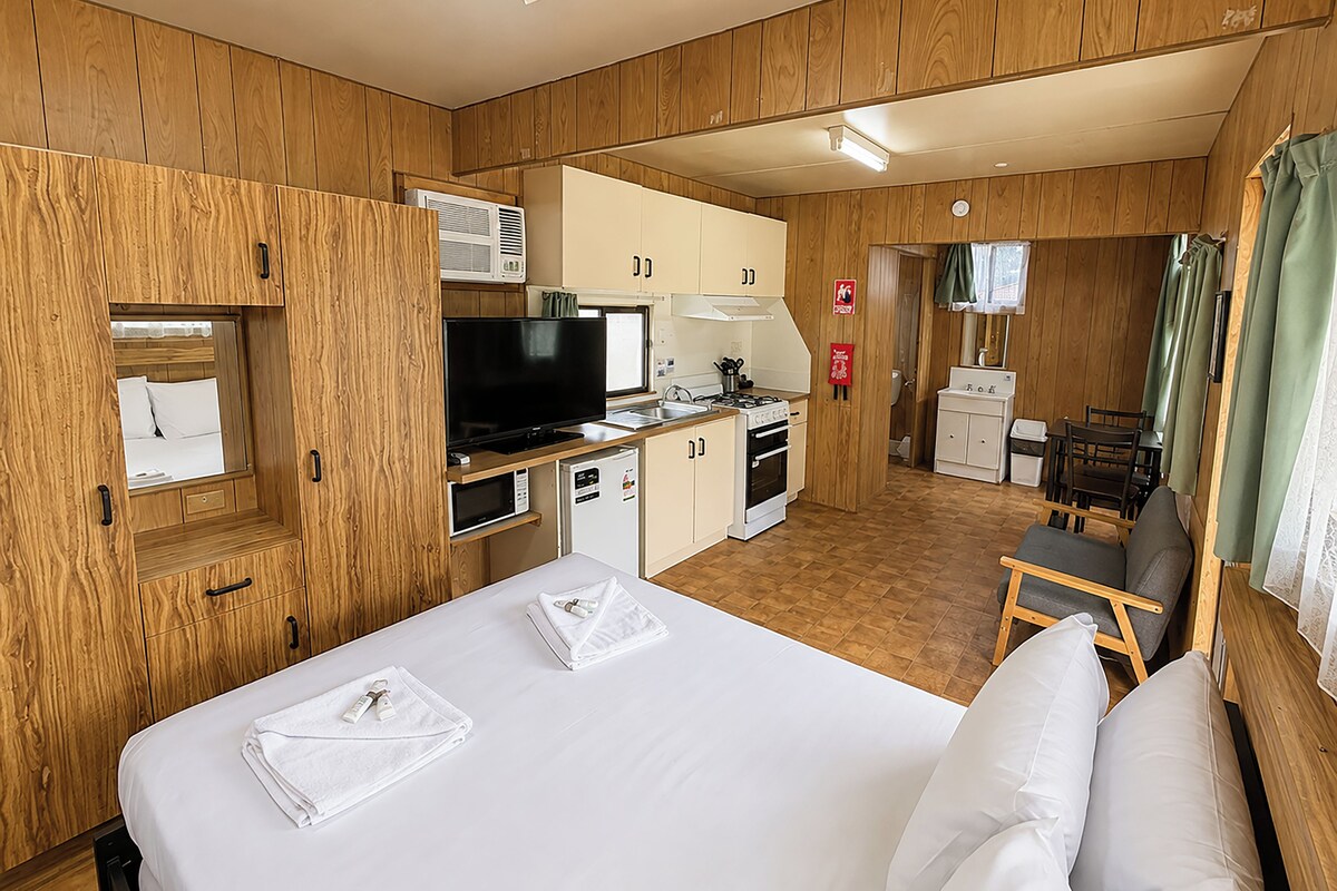 Economy 1 Bedroom Cabin - Pet Friendly | Wi-fi (inkludert) og sengetøy