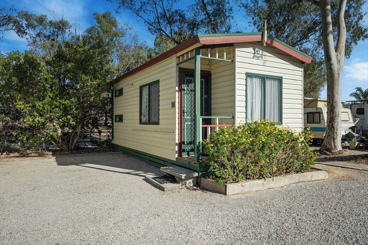 Economy 1 Bedroom Cabin - Pet Friendly | Terraza o patio