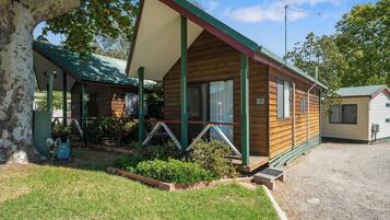 Economy 2 Bedroom Cabin - Sleeps 6 - Not Pet Friendly | Terrace/patio