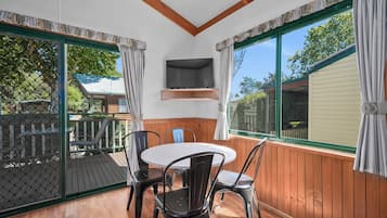 Standard 1 Bedroom Cabin - Not Pet Friendly | Salle Ă manger