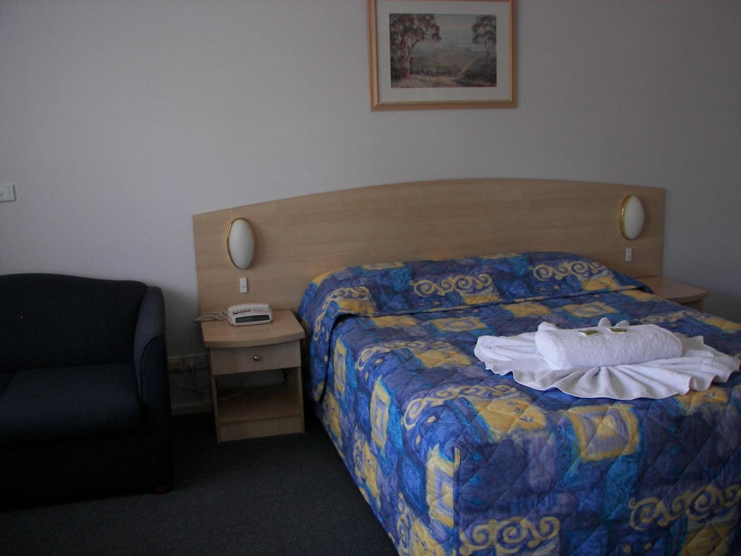 Premium bedding, iron/ironing board, free WiFi, bed sheets