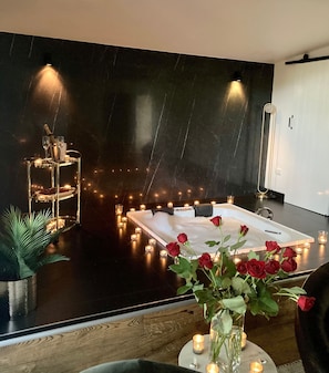 Private spa tub