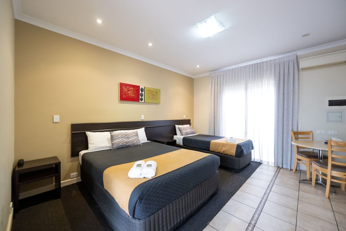 Standard Studio, Non Smoking (Studio Suite) | 1 bedroom, individually decorated, blackout curtains, iron/ironing board