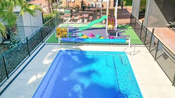 Área de juegos infantiles al aire libre