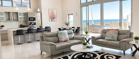 Penthouse, 3 chambres, vue mer | Coin séjour