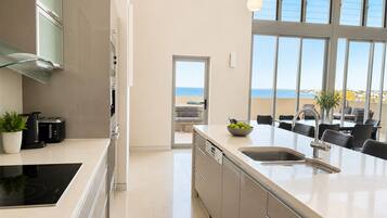 Penthouse, 3 Bedrooms, Sea View | Private kitchen