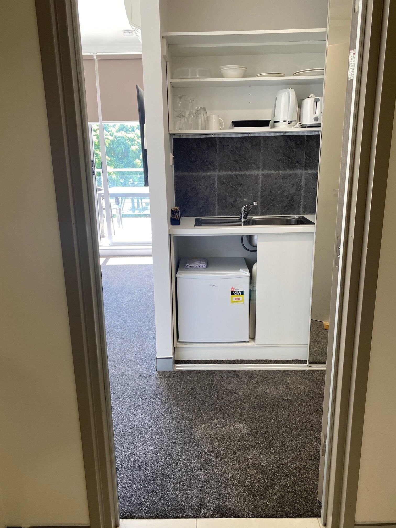 studio with balcony | private kitchenette | fridge, microwave, coffee/tea maker, electric kettle