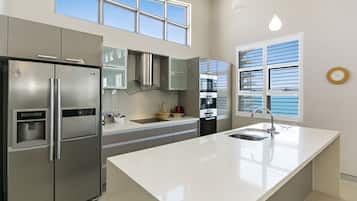 3 Bedroom Penthouse | Private kitchen | Fridge, microwave, coffee/tea maker, electric kettle