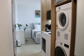 Comfort Studio, 1 King Bed, Balcony, City View | 1 bedroom, blackout drapes, iron/ironing board, free WiFi