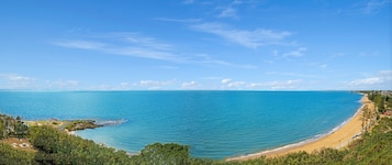 Una playa cerca, toallas de playa