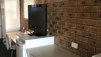 Standard Suite, 1 Bedroom (Standard Room Double) | Hypo-allergenic bedding, desk, iron/ironing board, free WiFi