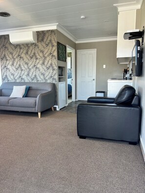 One Bedroom Unit  | Private kitchen | Fridge, microwave, oven, stovetop - ASURE Surrey Court (Invercargill)