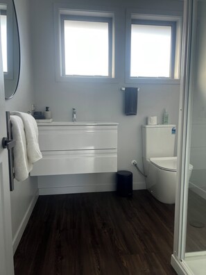 Phòng Executive | Phòng tắm | Buồng tắm vòi sen, đồ dùng nhà tắm miễn phí, máy sấy tóc, khăn tắm 