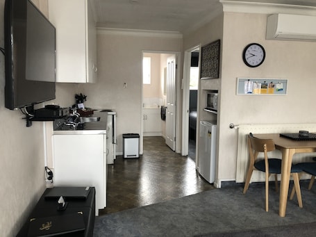 One Bedroom Unit | Private kitchen | Fridge, microwave, oven, stovetop