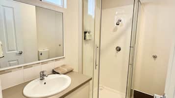 Standard Studio, Non Smoking, Balcony (Motel Room) | Bathroom | Towels, soap, shampoo, toilet paper