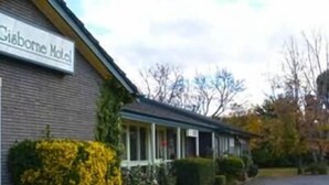 A row of single-story buildings with a sign reading "Gibbsome Motel". - Gisborne Motel (Gisborne)