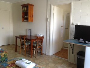 Escrivaninha, Wi-Fi de cortesia, roupa de cama